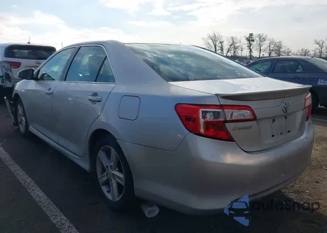 2013 Toyota Camry Se z USA, uszkodzony, nr VIN 4T1BF1FK2DU269066